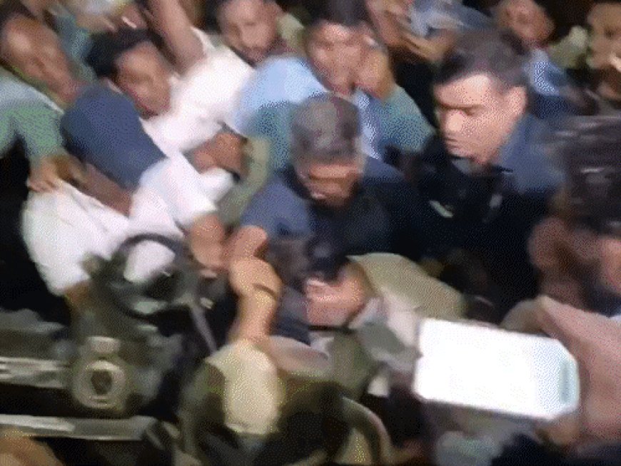 चेन्नई एयरपोर्ट पर गिरे एक्टर विजय थलापति:मलेशिया से लौटने पर फैंस ने घेर लिया था, सुरक्षाकर्मियों ने उठाकर कार में बिठाया