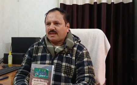 सरकारी काम की जिम्मेदारियां निभाते हुए अपनी गांव की यादों को समेटा अपनी एक छोटी सी स्मारिका में