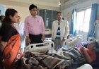 बागेश्वर: लाथी–मांजखेत हादसा, डीएम आकांक्षा कोंडे ने अस्पताल पहुंचकर घायलों का हाल जाना