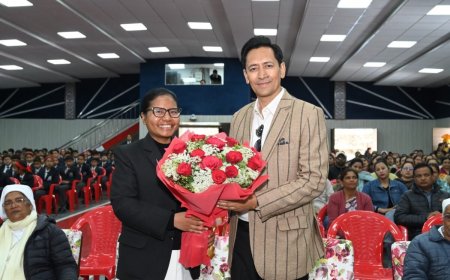 उत्तराखंड: अपने बचपन के स्कूल पहुंचे IAS दीपक रावत, वार्षिक पुरस्कार वितरण समारोह में लिया हिस्सा