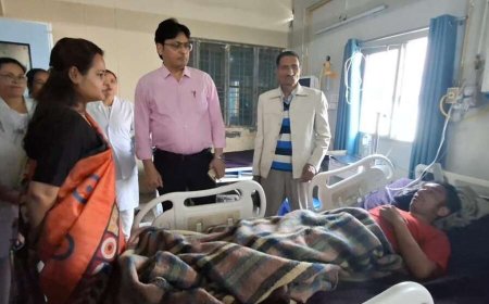 बागेश्वर: लाथी–मांजखेत हादसा, डीएम आकांक्षा कोंडे ने अस्पताल पहुंचकर घायलों का हाल जाना