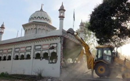 उत्तराखंड: अवैध मजार को धामी सरकार के बुलडोजरों ने ध्वस्त कर दिया