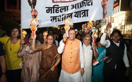 उत्तराखंड : मशाल लेकर सड़कों पर उतरी महिलाएं, धामी बोले…अब चुप नहीं रहेगी नारी