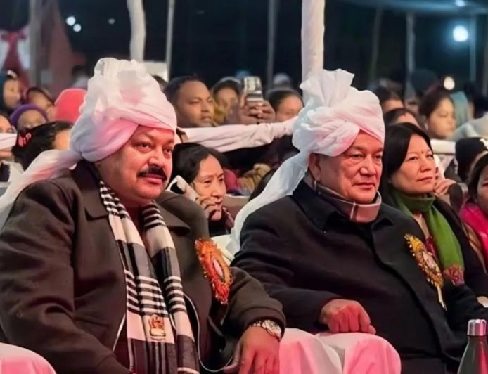 पूर्व सीएम को लेकर कांग्रेस में भूचाल : विधायक ने किया सामूहिक इस्तीफे का आह्वान, पार्टी के भीतर भयानक टकराव  