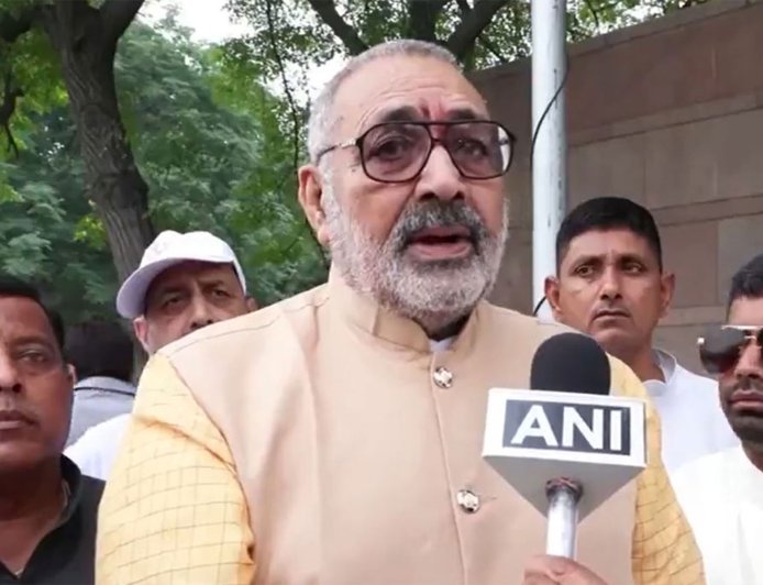 Giriraj Singh pays tribute to former PM Chandra Shekhar on birth anniversary