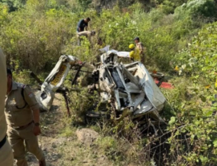 चंबा-कोटीकॉलोनी मार्ग पर खाई में गिरी बस, अंतिम संस्कार से लौट रहे 8 लोगों की मौत