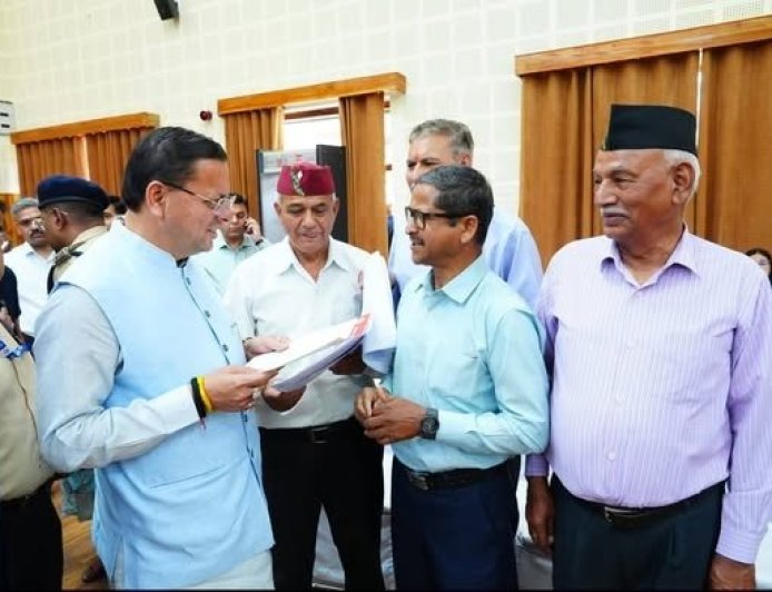 उत्तराखंड: जनसुनवाई में सीएम धामी सख्त, अधिकारियों को तुरंत काम के निर्देश