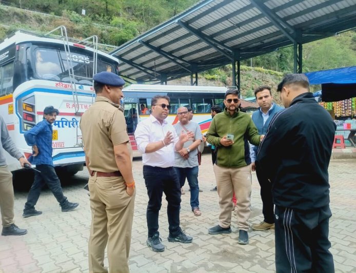 रुद्रप्रयाग: केदारनाथ यात्रा व्यवस्थाओं का जिलाधिकारी ने किया गहन निरीक्षण, यात्रियों से लिया फीडबैक