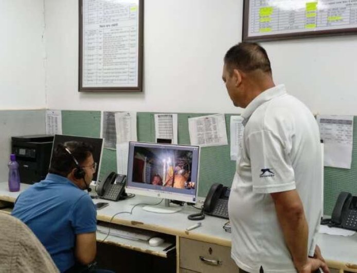 रुद्रप्रयाग: DM विशाल मिश्रा ने देर रात आपातकालीन व यात्रा कंट्रोल रूम का निरीक्षण किया, ऑरेंज अलर्ट में सुरक्षा पर फोकस