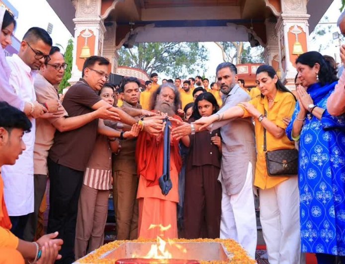 Actor Suniel Shetty praises Char Dham arrangements during visit to Rishikesh