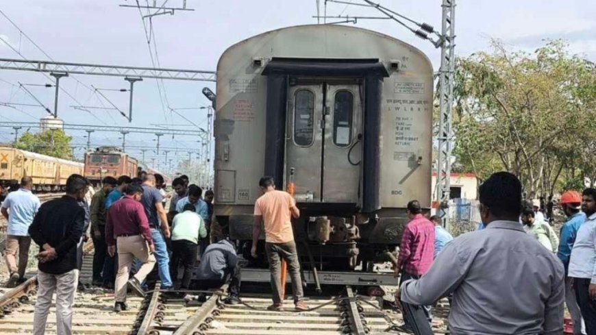 लालकुआं: बिना इंजन के चला ट्रेन का कोच — जानिए फिर क्या हुआ