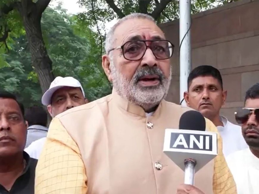 Giriraj Singh pays tribute to former PM Chandra Shekhar on birth anniversary