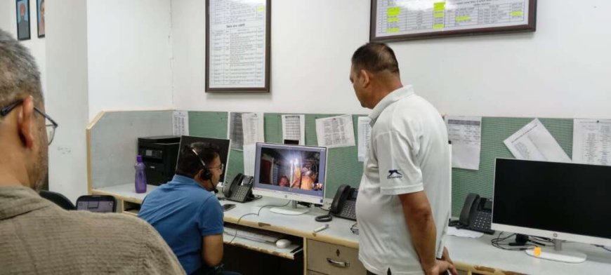 रुद्रप्रयाग: DM विशाल मिश्रा ने देर रात आपातकालीन व यात्रा कंट्रोल रूम का निरीक्षण किया, ऑरेंज अलर्ट में सुरक्षा पर फोकस