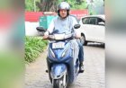 पेट्रोल बचाने स्कूटी से निकले मंत्री जी, लेकिन एक खुलासे ने बढ़ा दिया विवाद, सोशल मीडिया पर हुए ट्रोल