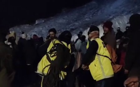 उत्तराखंड: बर्फीले रास्ते पर सेल्फी लेते वक्त फिसला यात्री