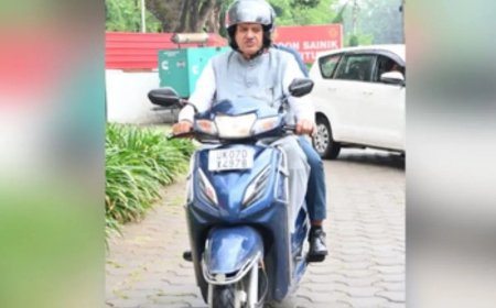 पेट्रोल बचाने स्कूटी से निकले मंत्री जी, लेकिन एक खुलासे ने बढ़ा दिया विवाद, सोशल मीडिया पर हुए ट्रोल