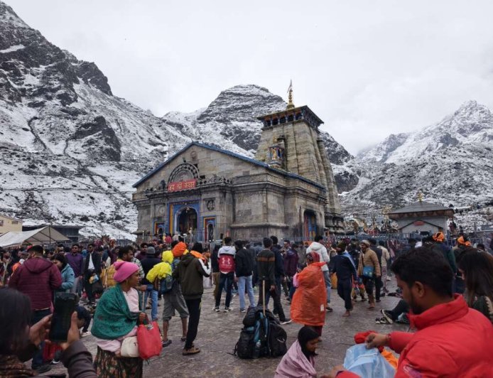 Kedarnath Yatra 2026: बाबा केदार के दर्शनों को उमड़ा जनसैलाब, श्रद्धालुओं की संख्या 4 लाख के पार