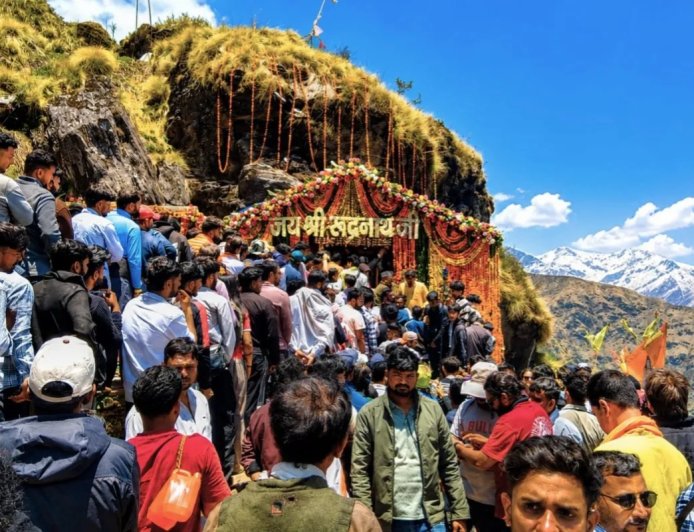 उत्तराखंड में बम-बम भोले’ के जयकारों से गूंजा रुद्रनाथ धाम, 6 महीने के लिए खुले चतुर्थ केदार के कपाट