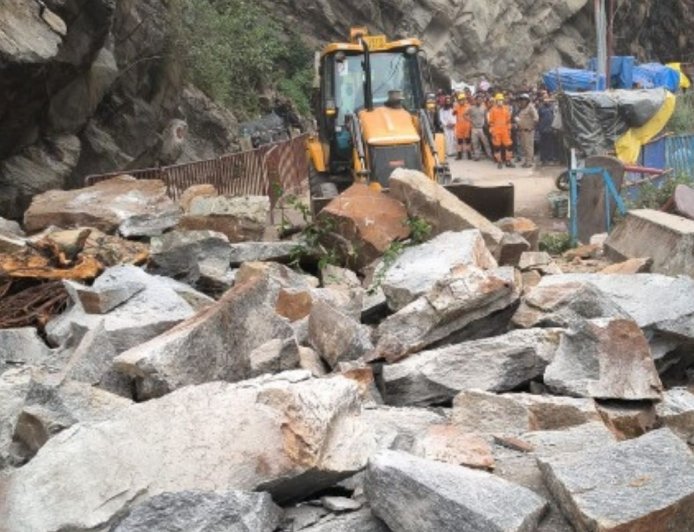 केदारनाथ यात्रा मार्ग पर बड़ा हादसा: सोनप्रयाग में पहाड़ी से गिरे पत्थर, एक की मौत, दूसरा घायल