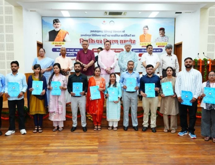 उत्तराखंड: 483 युवाओं को मिले नियुक्ति पत्र, मुख्यमंत्री धामी ने कहा- मेहनत और प्रतिभा को मिल रहा सम्मान