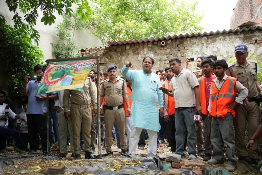 उत्तराखंड: यहां घर के अंदर अब्बू को दफनाकर बना डाली मजार, मेयर और अधिकारियों के उड़े होश